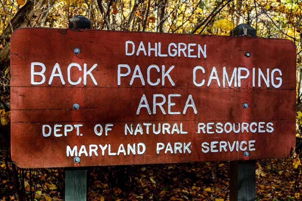 Signage indicating turnoff for Dahlgren campsite