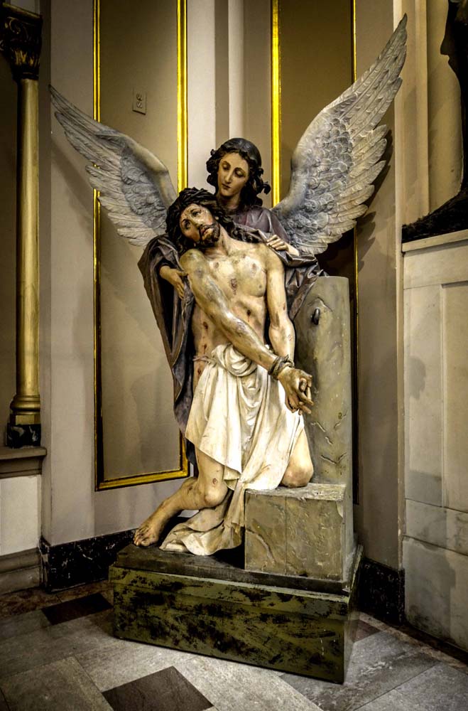 Statue Jesus supported by an angel in his trip to the crucifixion ... at top of stairs on left side of rise