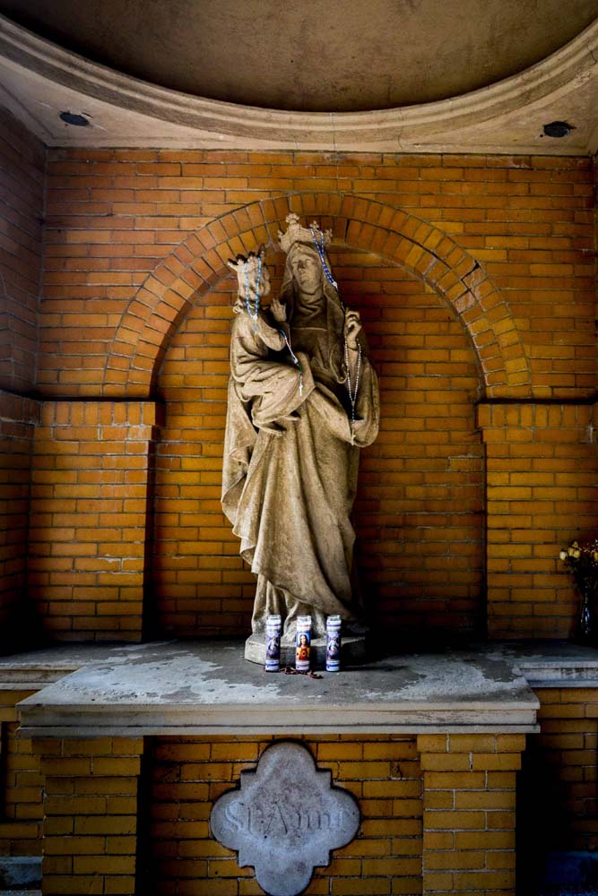 Statue of Saint Anne, holding her daughter, the Virgin Mary